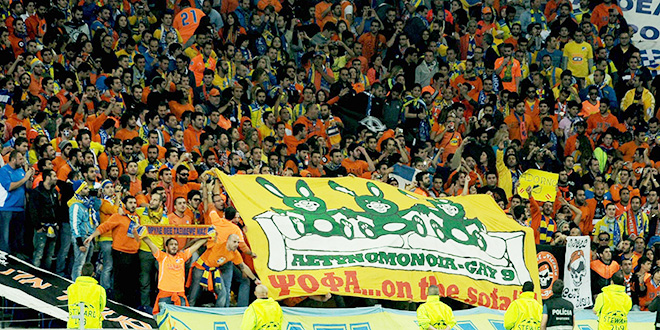 e09 porto apoel fans psofa on the sofa